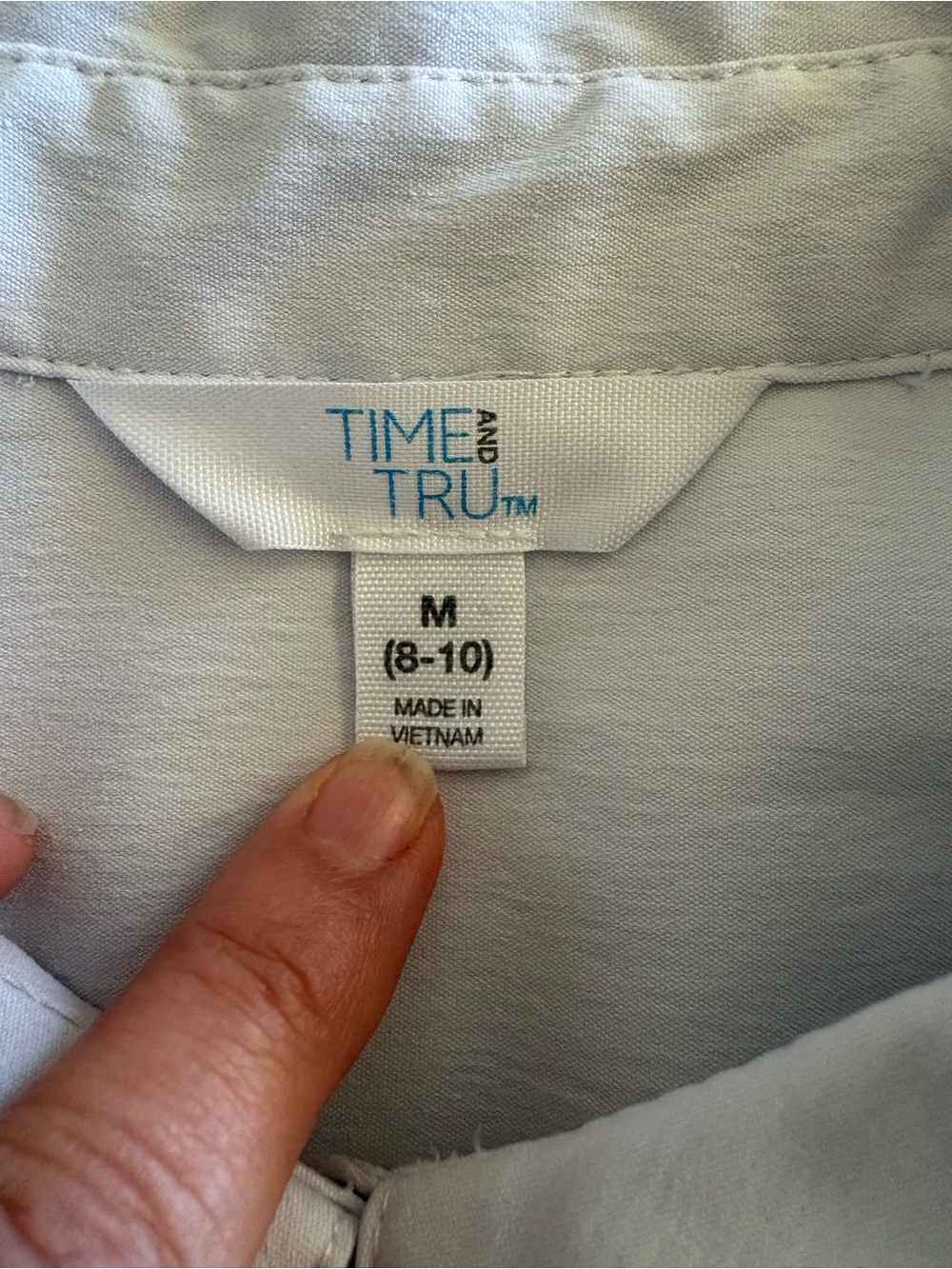 Time and Tru Women’s White Wrinkle Free Button Down Shirt size Medium 8/10) - Picture 3 of 5